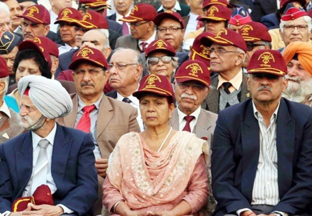 OROP Update: वन रैंक, वन पेंशन योजना पर आया बड़ा अपडेट, सेना मुख्यालय ने अतिरिक्त पेंशन और पेंशन कटौती पर दिया ये जवाब 1 OROP Update: Key Clarifications on Additional Pension and Deductions by Army HQ