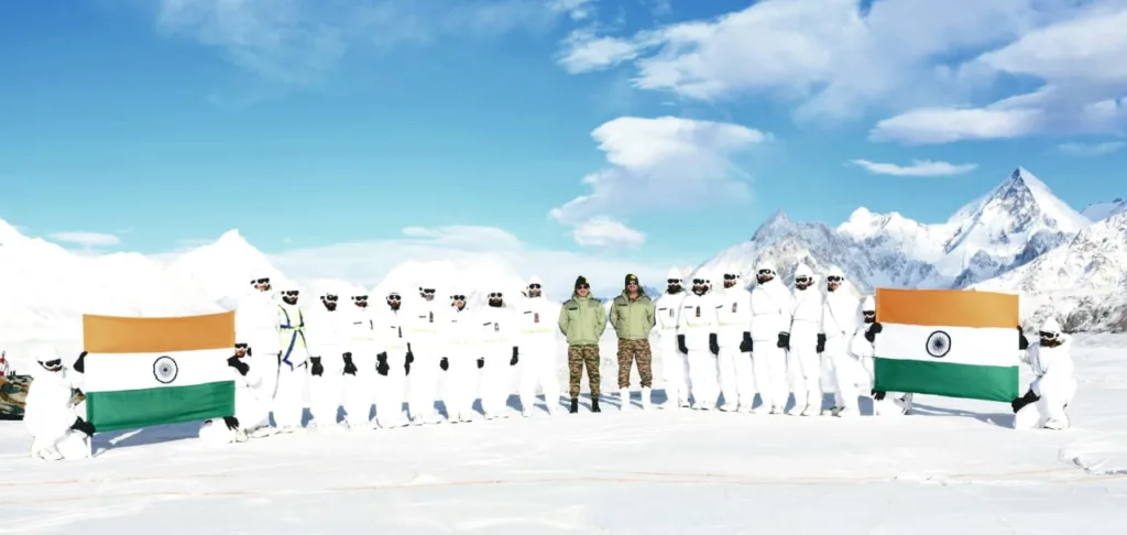 Siachen Glacier: Amid Harsh Winter in Ladakh, Fire and Fury Corps GOC Lt Gen Hitesh Bhalla Visits the World's Highest and Coldest Battlefield
