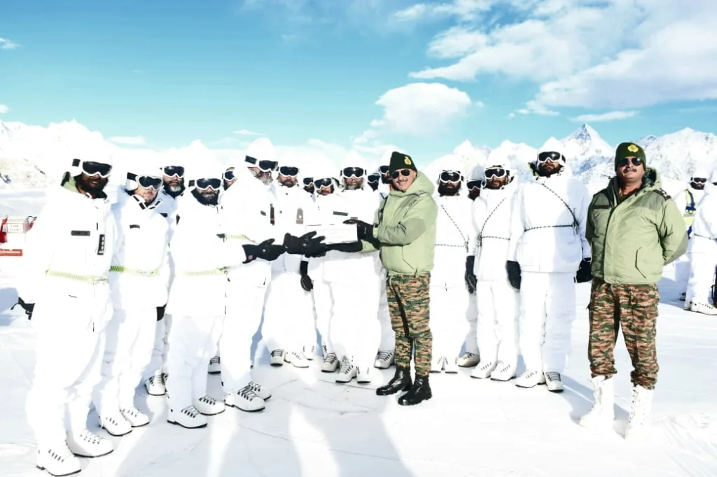 Siachen Glacier: Amid Harsh Winter in Ladakh, Fire and Fury Corps GOC Lt Gen Hitesh Bhalla Visits the World's Highest and Coldest Battlefield