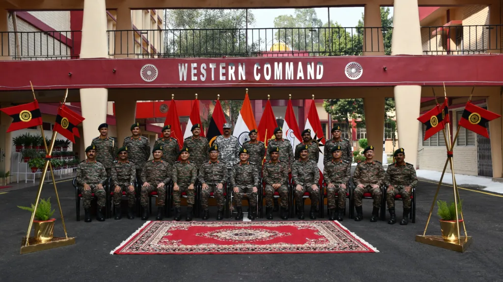 Indian Army: सेना प्रमुख जनरल उपेंद्र द्विवेदी ने पश्चिमी कमान की ऑपरेशनल तैयारियों का लिया जायजा 14 Indian Army Chief General Upendra Dwivedi Reviews Operational Preparedness of Western Command