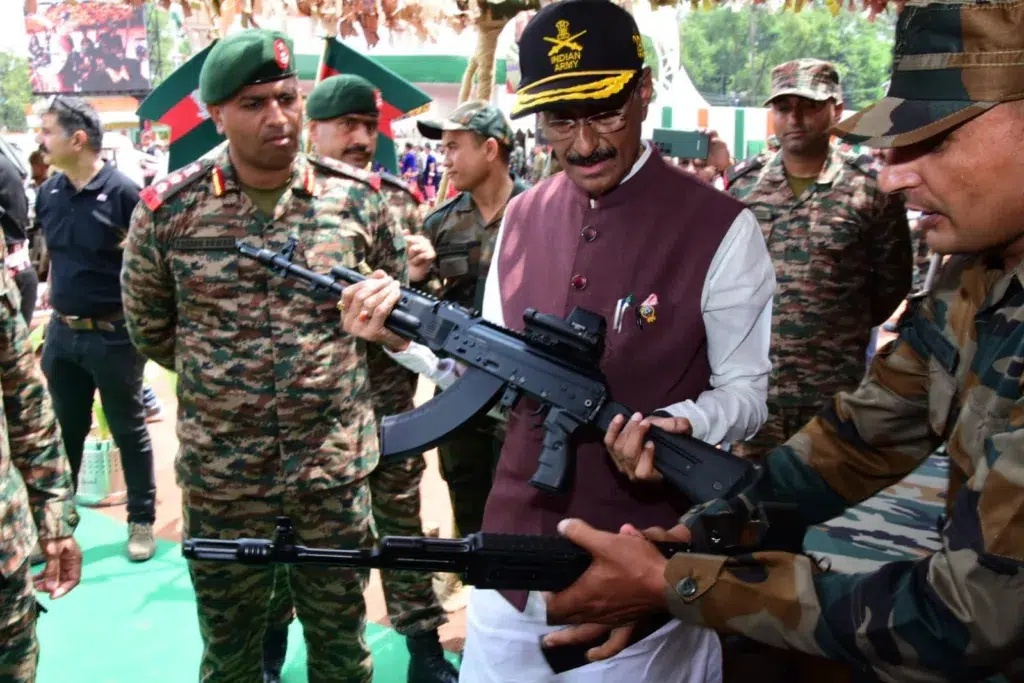 Army Junior Officers: सरकार ने माना, सेना में कुछ सीनियर अफसर जूनियर अफसरों के साथ कर रहे हैं दुर्व्यवहार 6 Army Junior Officers: Government Acknowledges Misconduct by Some Senior Officers