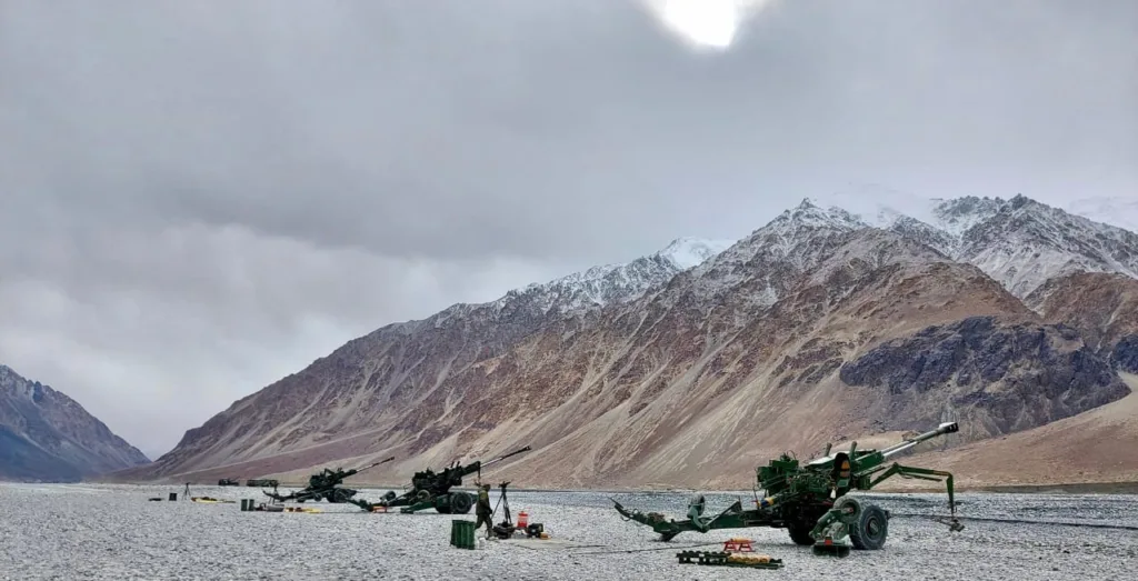 Exercise Himshakti: Indian Army artillery firepower echoes at -35°C on LAC