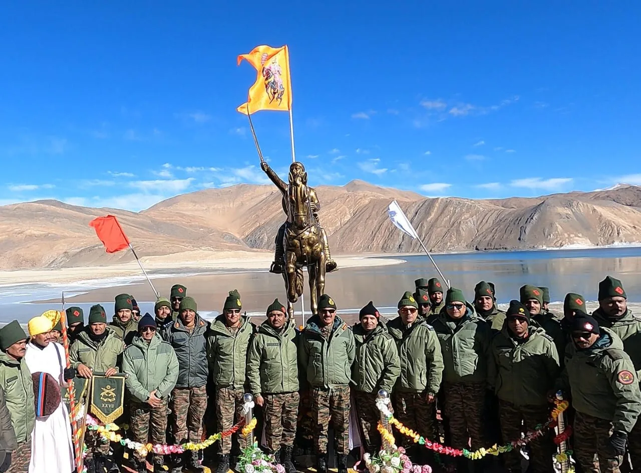 Pangong Tso: सेना ने पूर्वी लद्दाख में 14,300 फीट की ऊंचाई पर लगाई छत्रपति शिवाजी महाराज की प्रतिमा, दिया ये बड़ा संदेश 9 Pangong Tso: Shivaji Maharaj Statue Installed at 14,300 Ft in Eastern Ladakh