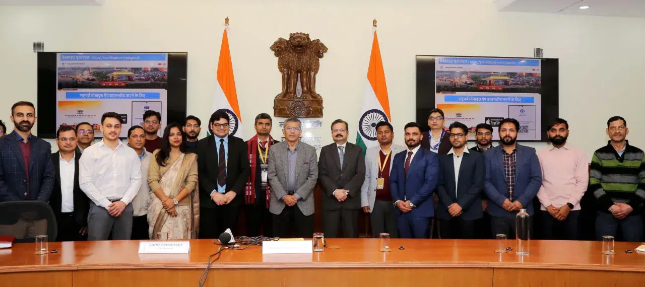 Rashtraparv Mobile App: अब राष्ट्रीय आयोजनों की लाइव स्ट्रीमिंग और टिकट बुकिंग होगी आसान, रक्षा मंत्रालय ने लॉन्च की ‘राष्ट्रपर्व’ ऐप और वेबसाइट 15 Rashtraparv App Launched: Stream National Events, Book Tickets Easily