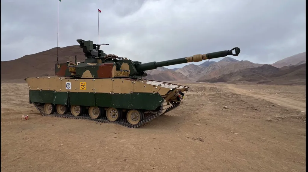 Zorawar Light Tank: लद्दाख में भारतीय लाइट टैंक ने सटीक फायरिंग कर रचा इतिहास! IAF के IL-76 से पहुंचाया था न्योमा 2 Zorawar Light Tank: Indian Light Tank Makes History with Accurate Firing in Ladakh! Airlift Nyoma via IAF IL-76 plane