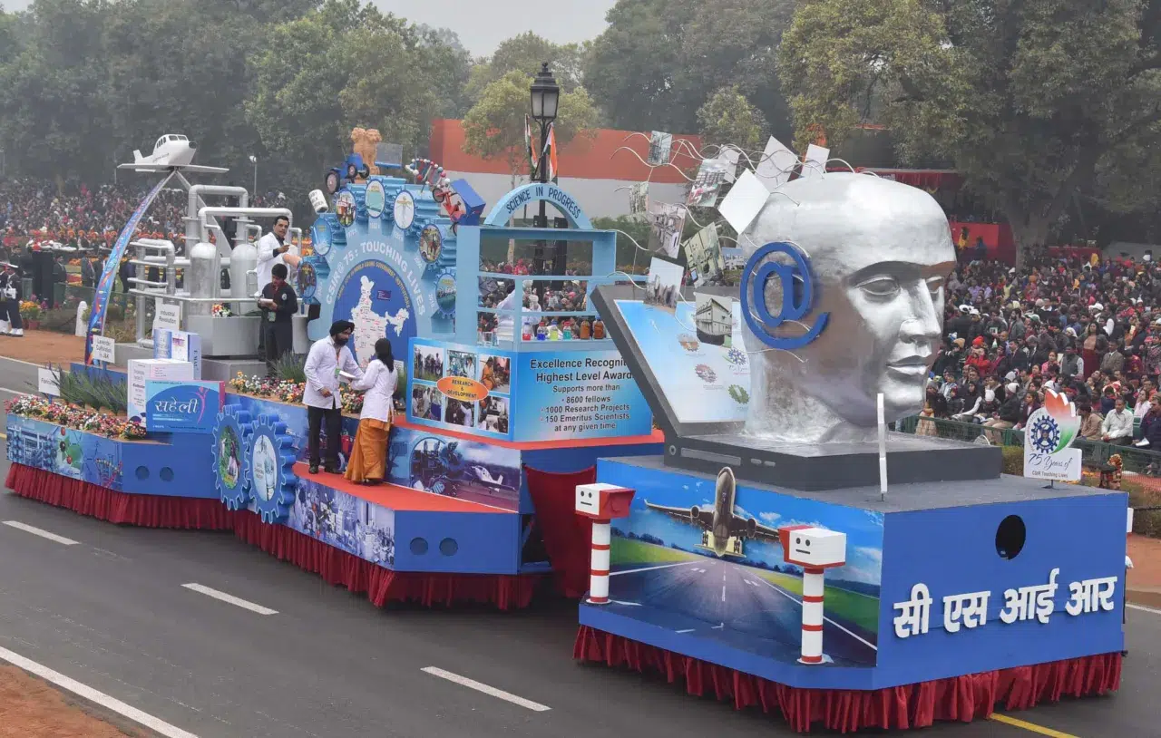 Republic Day 2025: 15 राज्यों और 11 मंत्रालयों की झांकियां होंगी आकर्षण का केंद्र, इस बार ये होगी थीम 17 Republic Day 2025: 15 States, 11 Ministries to Showcase 'Swarnim Bharat' Theme