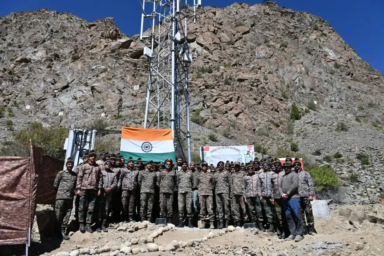 Ladakh 4G Network: भारतीय सेना की बदौलत डिजिटल क्रांति से जुड़े लद्दाख के 'फर्स्ट विलेज', अकेले 5 माह में लगाए 40 नए 4जी टावर 9 Ladakh 4G Network: Indian Army brings Bringing Connectivity in India’s First Villages