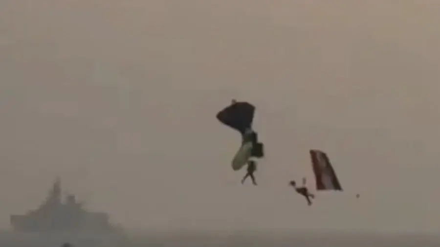 OP Demo: Navy MARCOS' Parachutes Entangle During Visakhapatnam Rehearsal, Rescued by Naval Boat