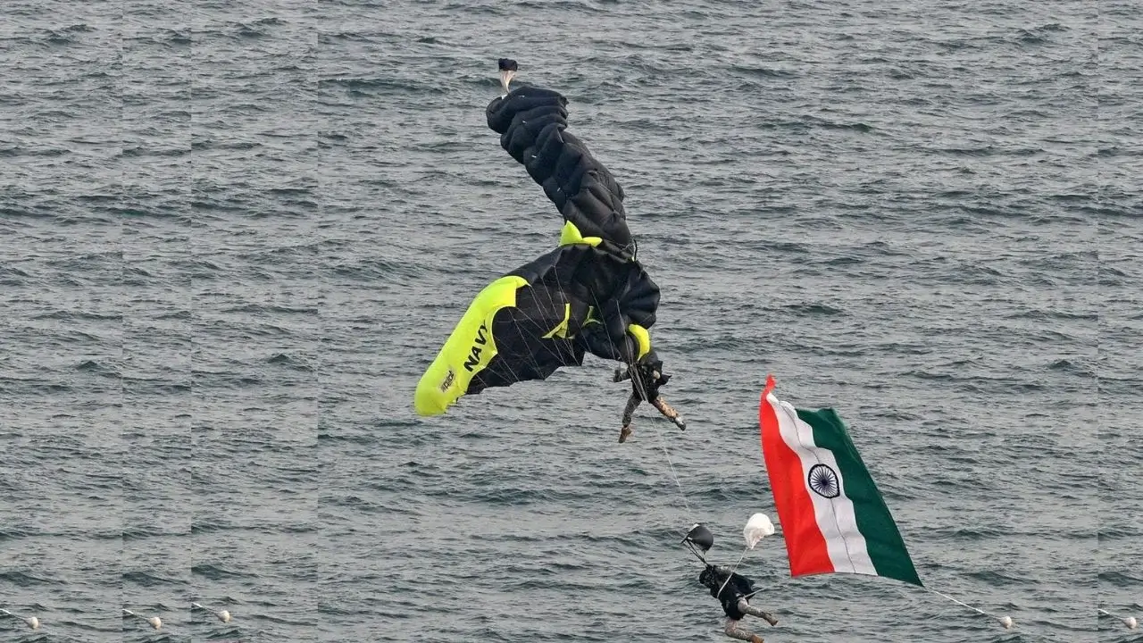 OP Demo: Navy MARCOS' Parachutes Entangle During Visakhapatnam Rehearsal, Rescued by Naval Boat