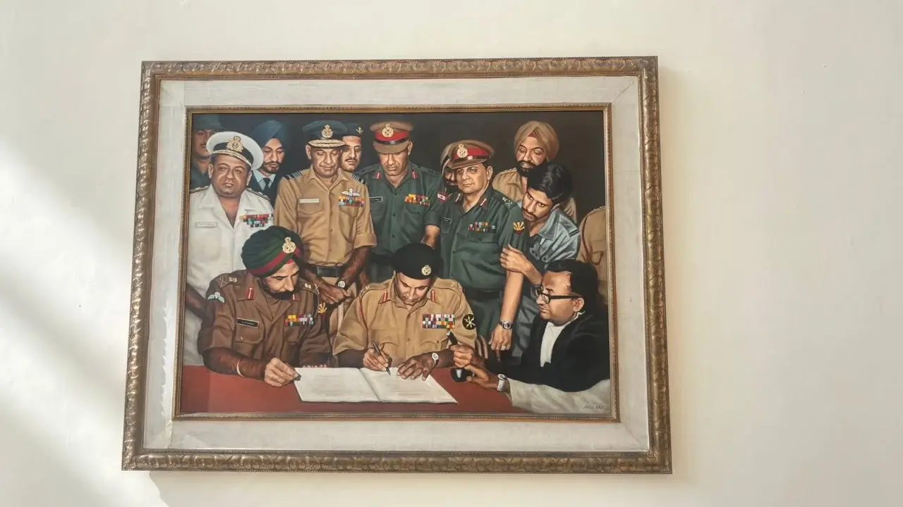 1971 surrender painting row: 1971 सरेंडर पेंटिंग विवाद पर पहली बार बोले सेना प्रमुख, कहा- पेंटिंग लगाने के लिए चुनी गई शुभ तिथि 4 1971 Surrender Painting Row: Army Chief Breaks Silence, Calls Date 'Auspicious'