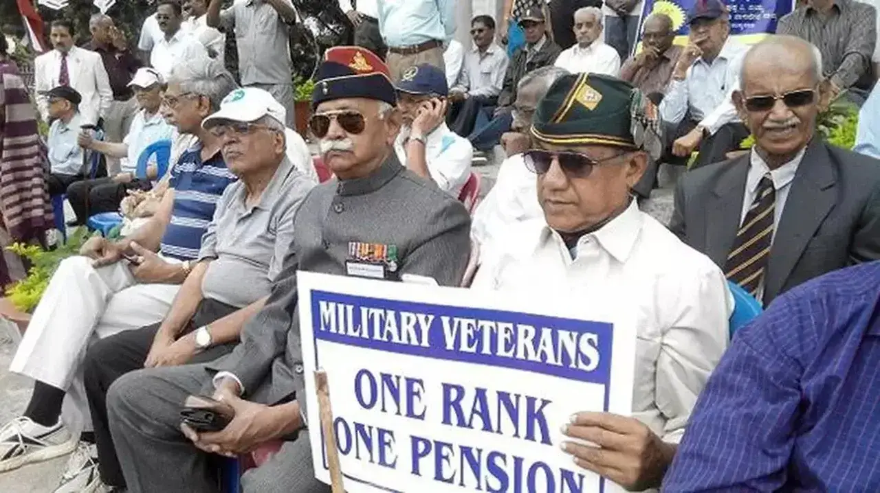 AFT On OROP: आर्म्ड फोर्सेज ट्रिब्यूनल का एतिहासिक फैसला! प्री-मैच्योर रिटायरमेंट लेने वाले सैन्य अफसरों को भी मिले वन रेंक वन पेंशन 6 AFT On OROP: Pre-Mature Retirees to Get One Rank One Pension Benefits