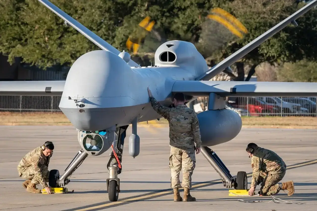 Indian Army drones: भारतीय सेना में शामिल होंगे घातक ड्रोन! चीन-पाकिस्तान की हर हरकत पर रहेगी पैनी नजर 8 Indian Army Drones: Lethal UAVs to Boost Surveillance on China-Pakistan Borders!
