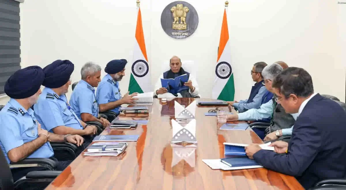 IAF Fighter Jet Shortage: भारतीय वायुसेना को नहीं चाहिए रूसी Su-57E या अमेरिकी F-35 फाइटर जेट! स्वदेशी MRFA और AMCA पर है फोकस 12 IAF Fighter Jet Shortage: Indian Air Force Rejects Russian Su-57E and US F-35, Focuses on Indigenous MRFA and AMCA