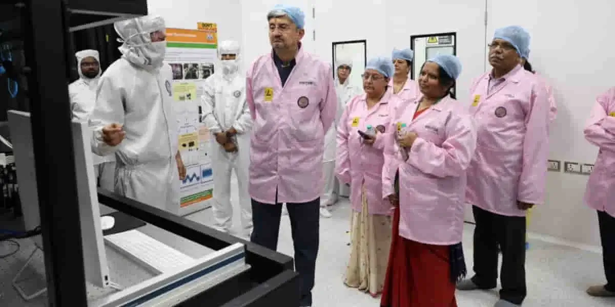 QTRC: DRDO ने दिल्ली में शुरू किया क्वांटम टेक्नोलॉजी रिसर्च सेंटर, अल्ट्रा-स्मॉल एटॉमिक क्लॉक समेत कई तकनीकों पर होगा काम 6 QTRC: DRDO Unveils Quantum Technology Research Centre in Delhi, to Advance Atomic Clocks