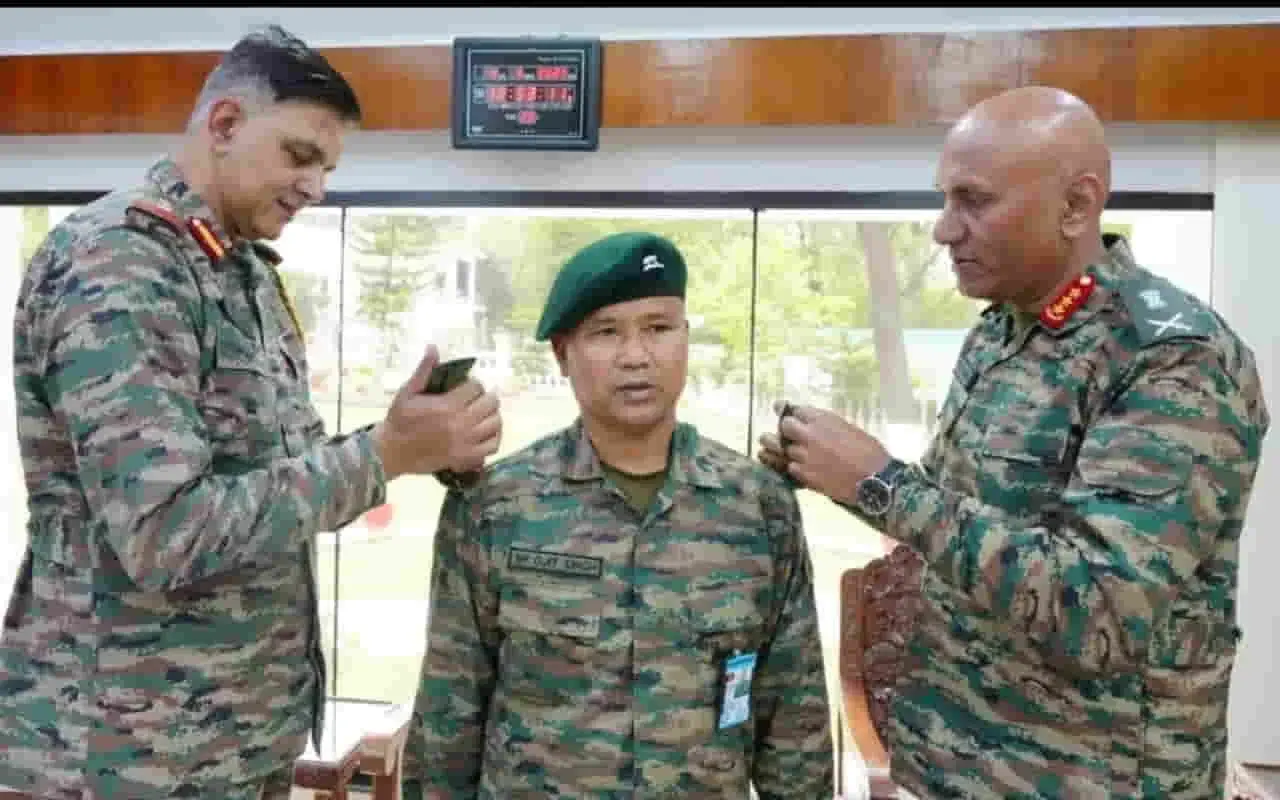 Command Subedar Major: भारतीय सेना में बड़ा बदलाव; पहली बार 'कमांड सूबेदार मेजर' की नियुक्ति, जानिए इस ऐतिहासिक फैसले के मायने 10 Command Subedar Major: Indian Army Appoints First-Ever Senior JCO Advisor in Historic Move
