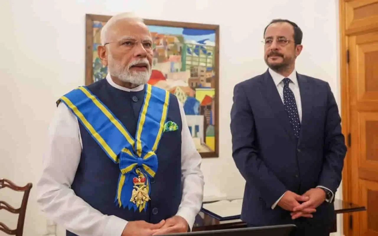 PM Modi Cyprus Visit: साइप्रस से तुर्की को करारा कूटनीतिक संदेश, जहां एक भारतीय जनरल ने 50 साल पहले बचाया था एक देश 9 PM Modi in Cyprus: A Strong Diplomatic Message to Turkey from the Land an Indian General Once Saved