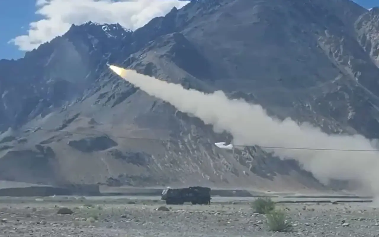 India Showcases Missile Power: लद्दाख से ओडिशा तक मिसाइलों ने दिखाई ताकत, पृथ्वी-2, अग्नि-1 और आकाश प्राइम का हुआ सफल परीक्षण 1 India Showcases Missile Power: Successful Tests of Prithvi-2, Agni-1 & Akash Prime from Ladakh to Odisha