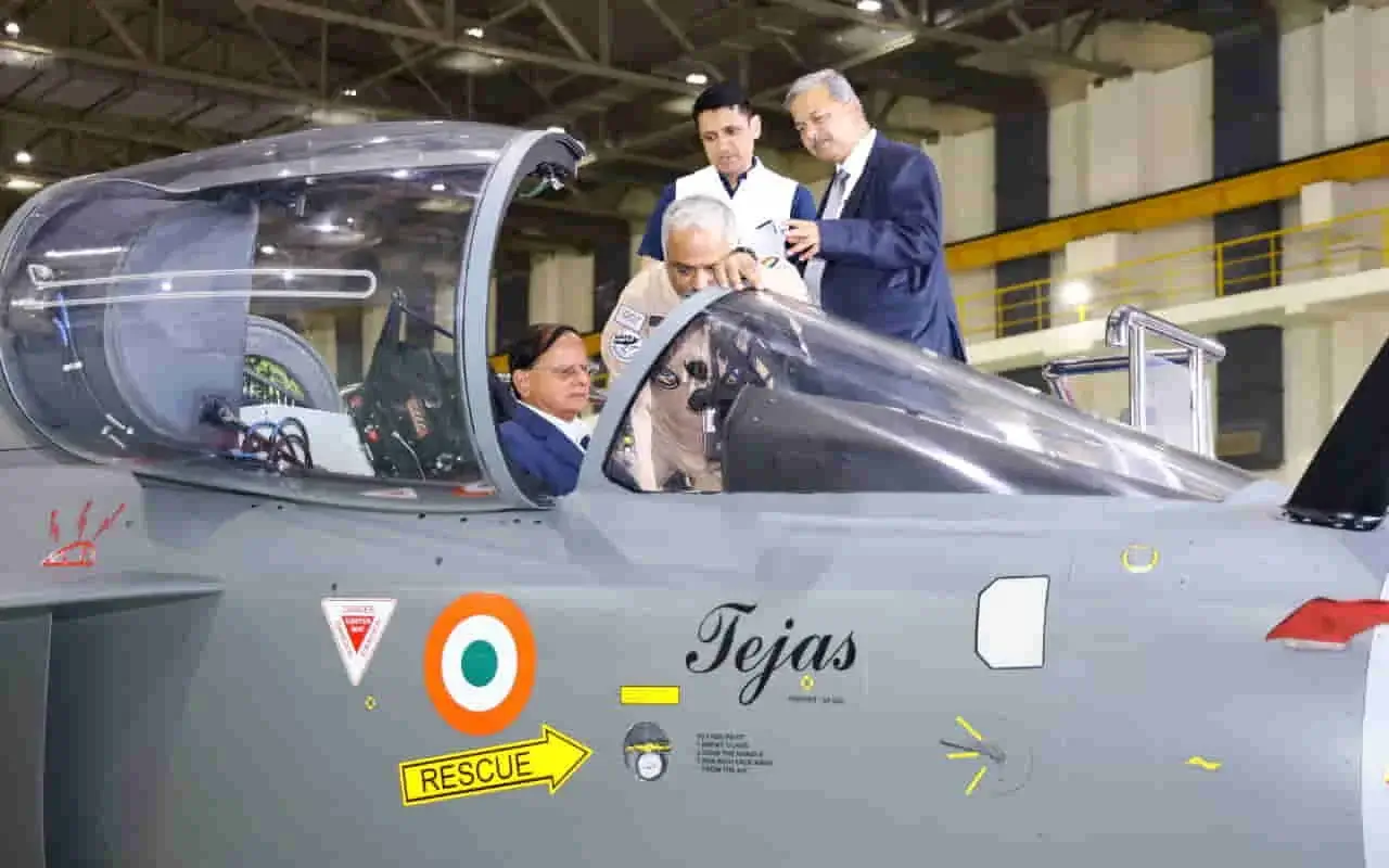 Indigenous Fighter Jet: पीएम मोदी के प्रधान सचिव पहुंचे HAL, स्वदेशी लड़ाकू विमान परियोजना पर पैनी नजर रख रहा है प्रधानमंत्री कार्यालय 3 Indigenous Fighter Jet Project: PM’s Principal Secretary Visits HAL, PMO Closely Monitoring